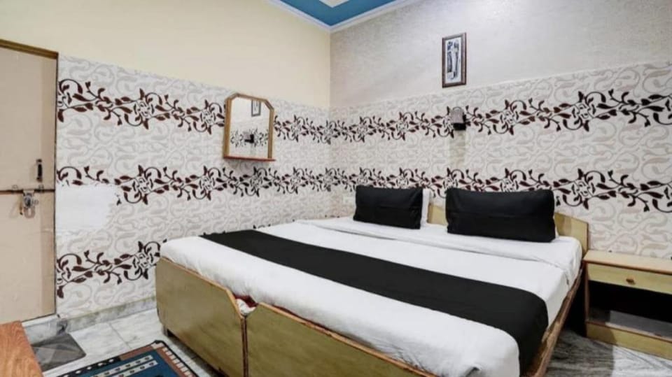 Goroomgo Pyrenees Home Stay Agra Hotel in Agra