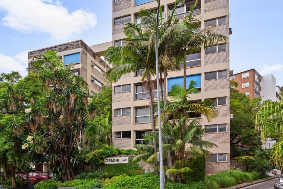 Cosy 1-Bed with Swimming Pool Facing Opera House Apartment in Sydney