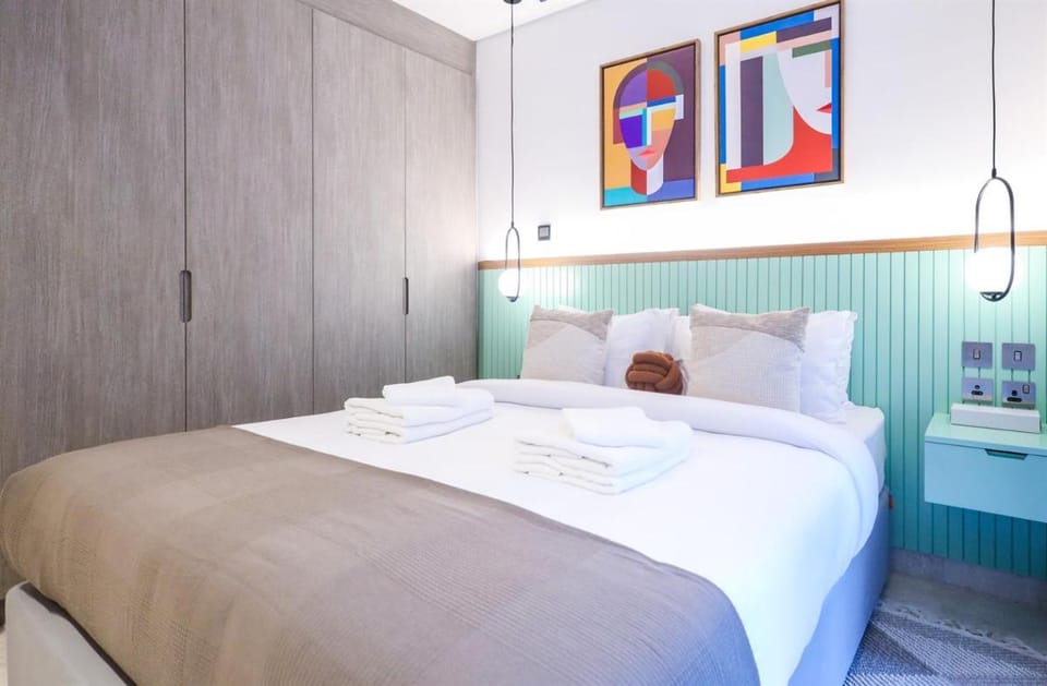 Elite LUX Holiday Homes - Elegant 2BR Suite in Business Bay, Dubai Apartment in Dubai