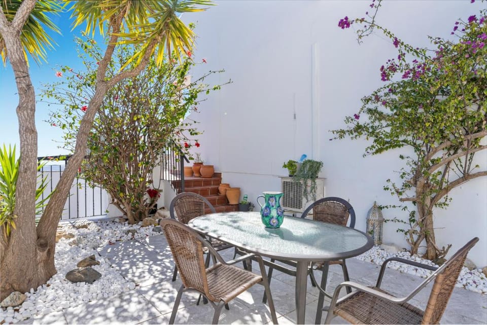Sunny flat with pool by Costarentals - Ref 52 Apartment in Costa del Sol