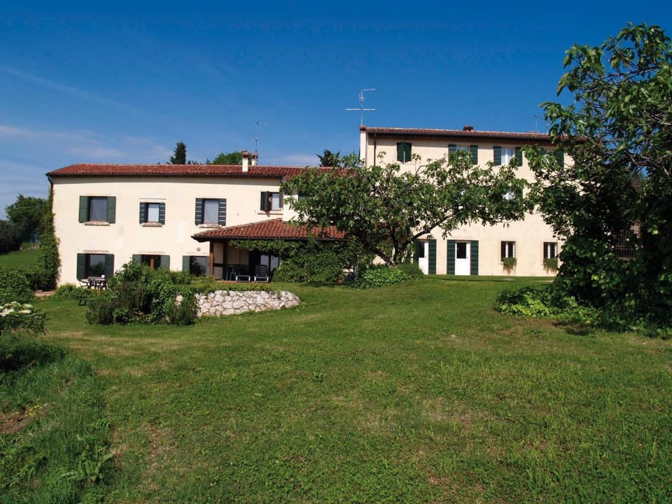 Collina di Verona Borgo San Mattia Farm Stay in Verona