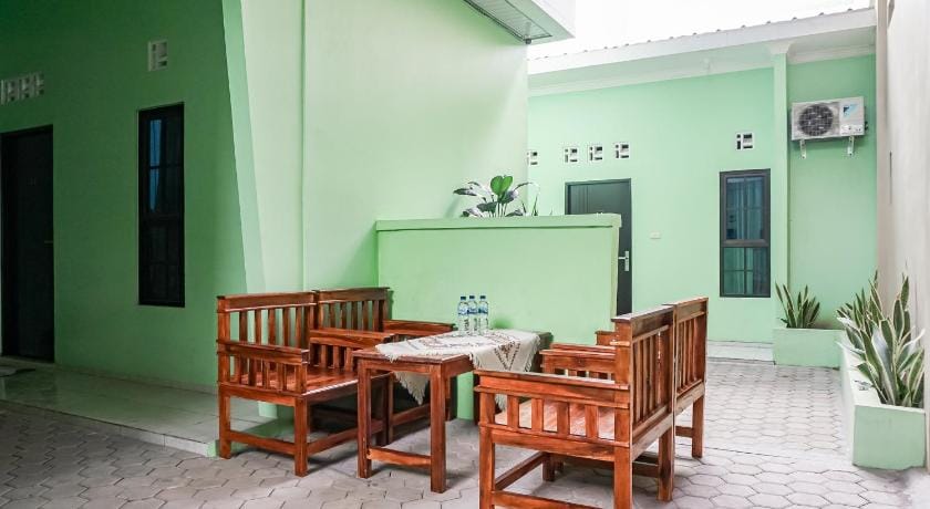 Hotel O Guest House Riharti Syariah Hotel in Indonesia