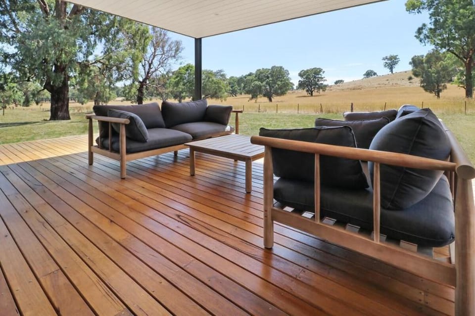 Lawson Lodge - Modern home minutes from Lake Vacation rental in Mansfield