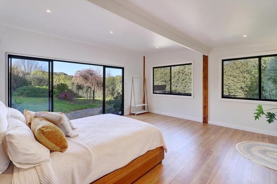 The Sticks - Lake Eildon Views Vacation rental in Goughs Bay