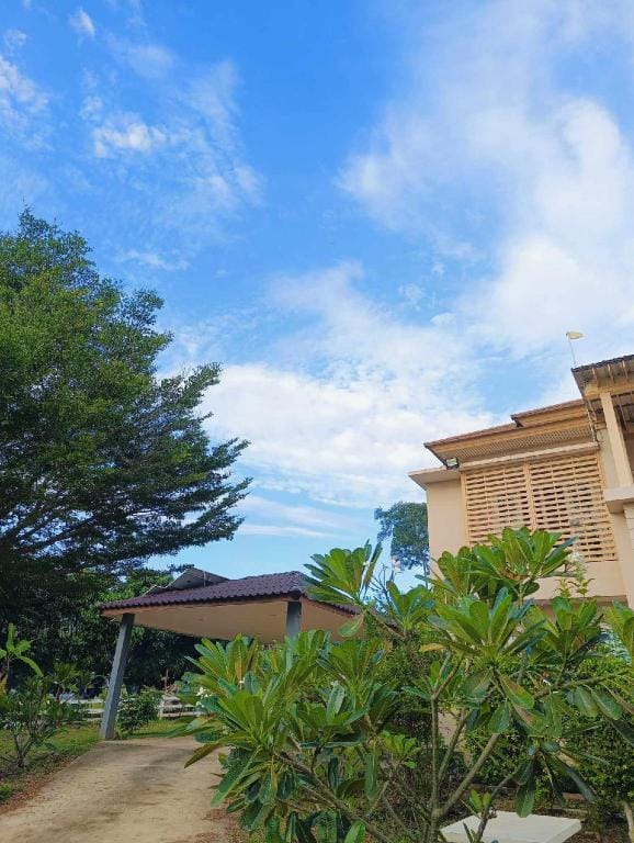 Baan Rak Trong Jai (Garden View) Apartment in Laos