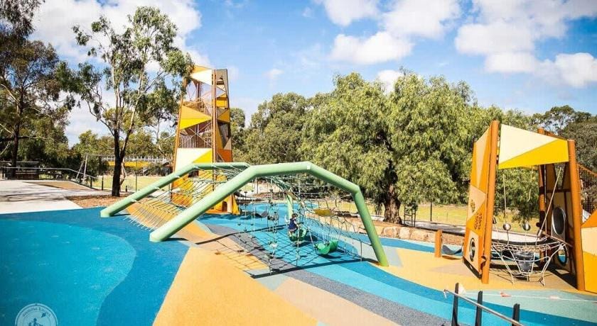 Brilliant Quay Boulevard Apt *FreeParking*Smart TV Apartment in Werribee South