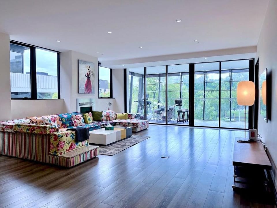 Grand St Kilda 2-story Sub Penthouse At Lucient Apartment in Melbourne