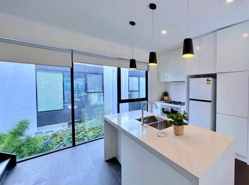 Port Melbourne 3-level TH *FreeParking *Smart TV Vacation rental in Melbourne