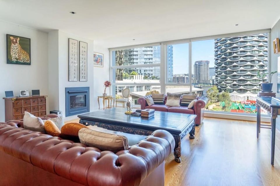 Lux Docklands District 3-level TH *FreeParking Vacation rental in Melbourne