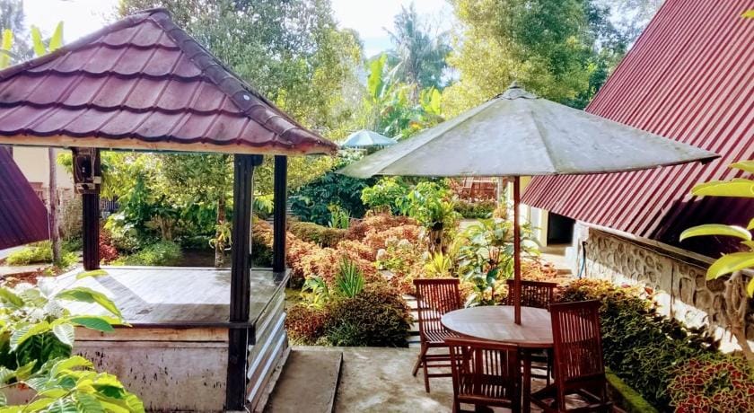 Jon's Paradise Villa and Resto Hotel in West Nusa Tenggara, Indonesia
