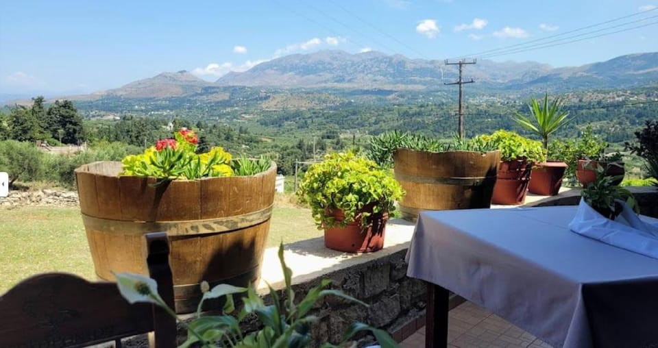 Glikanisos House Nipos - ideal for hikers and families 2bd, 6pl. 10min to beach Apartment in Crete