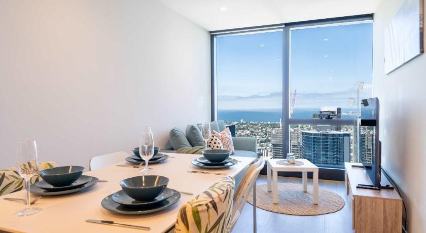 Brilliant Lv56 Condo HighRise Bay View Apartment in Southbank