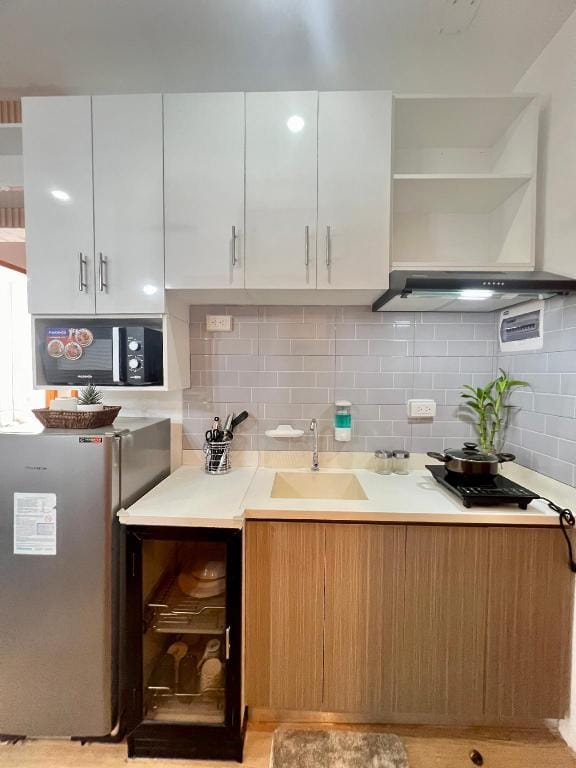 Two Bedrooms near Mactan Airport, Fully-furnished Apartment in Lapu-Lapu City