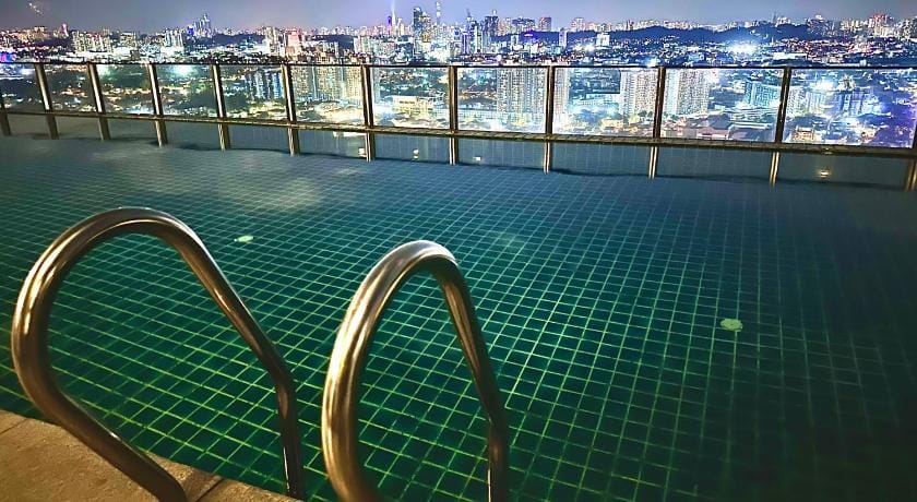 Premium Retreat Suite @ Icon City + Infiniti pool Apartment in Petaling Jaya