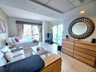 Amazing view- huge balcony- Nr JBR walk and beach Apartment in Dubai
