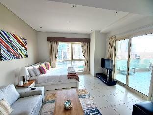 Amazing view- huge balcony- Nr JBR walk and beach Apartment in Dubai
