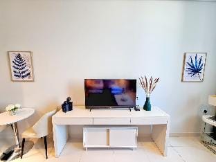 Central large studio* Close to downtown/canal Apartment in Dubai