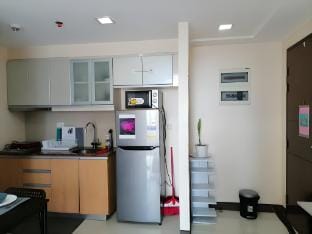 MoveOn Staycation 1BR Apartment in Makati