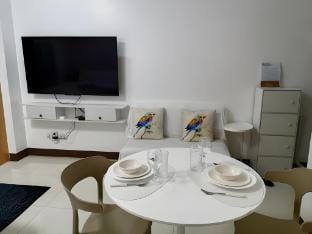TheWhiteHome Staycation Apartment in Makati