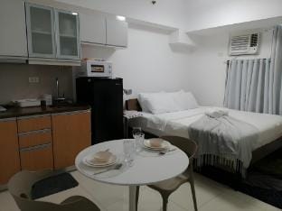 TheWhiteHome Staycation Apartment in Makati