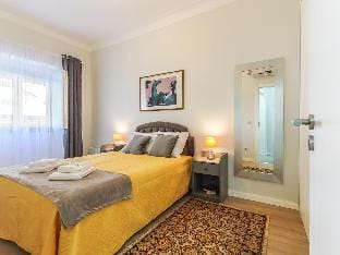 Vita Portucale | Moscavide Casa Branca w/ Terrace Apartment in Lisbon