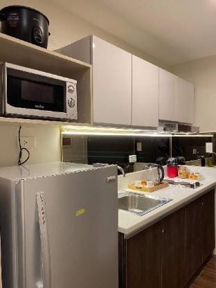 Venus Suite by YourNest @ Air Residences / Mall Apartment in Makati