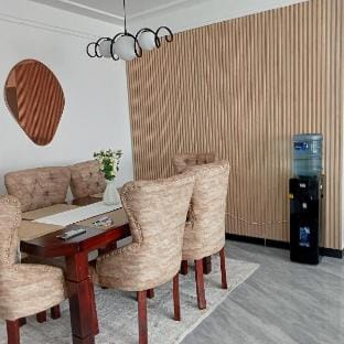 Spacious,3bed,3bath Sleeps 6! Close to Yaya Center Vacation rental in Nairobi