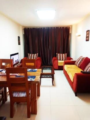 Spacious 2 bed, sleeps 4,1 bath near Yaya Center Vacation rental in Nairobi