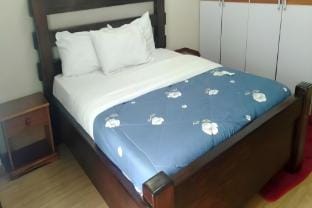 Spacious 2 bed, sleeps 4,1 bath near Yaya Center Vacation rental in Nairobi
