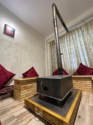 Samar's Nest - A cozy home with 3 Rooms & Kitchen Vacation rental in Manali
