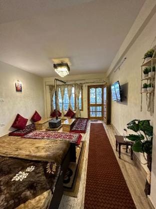 Samar's Nest - A cozy home with 3 Rooms & Kitchen Vacation rental in Manali