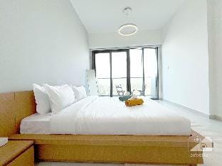 Luxury 1B with balcony in Blue Wave Tower Dubai Vacation rental in Dubai