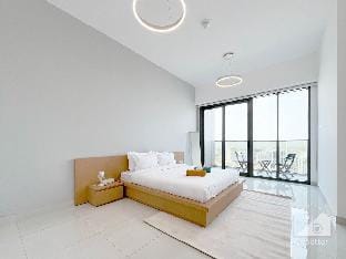 Luxury 1B with balcony in Blue Wave Tower Dubai Vacation rental in Dubai