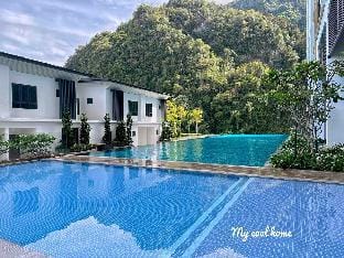 Onsen Suite Theme Park View @ Lost World (3R2B) Apartment in Ipoh
