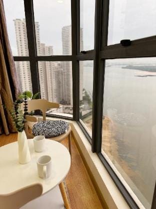 Muji Full Seaview FOC Netflix 2CarPark 3BR 6-12pax Apartment in Johor Bahru