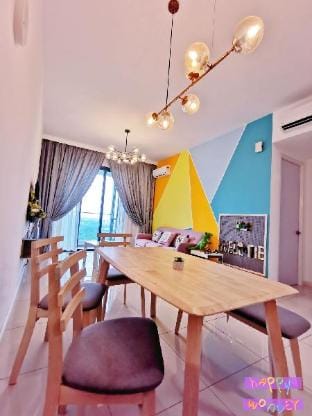 Legoland-HappyWonder LoveSuite@Elysia-8px Poolview Apartment in Johor