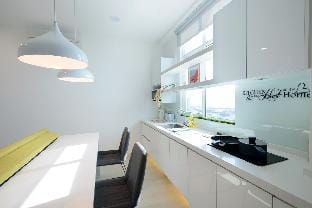Couples Getaway XVI | Cozy Suite Sleeps 1-3 | City Suite Apartment in George Town