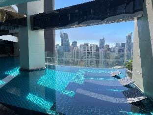 Studio at Gramercy  | 300MBS net | Heart of Makati Apartment in Makati