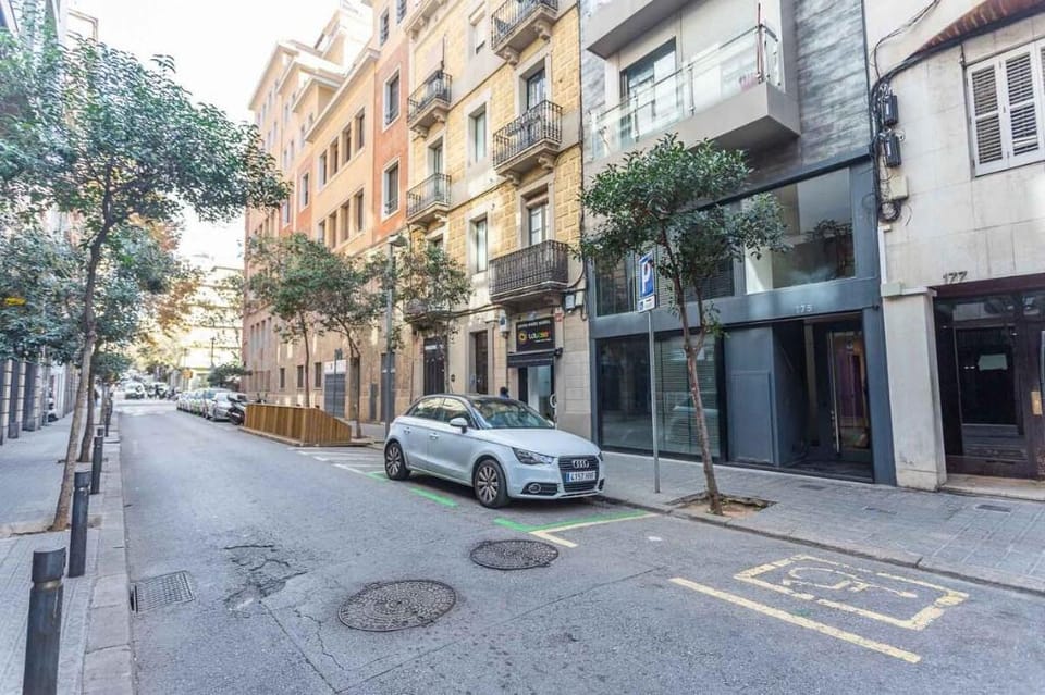 Sant Gervasi apt. w/ lovely shared terrace. Apartment in Barcelona