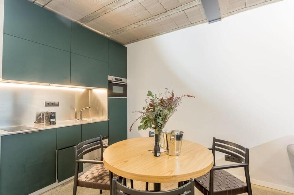 Sant Gervasi apt. w/ lovely shared terrace. Apartment in Barcelona