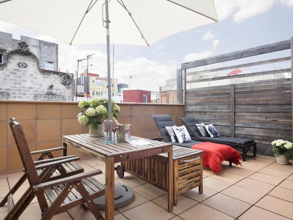 Gracia Penthouse: Pool and Terrace. Sleeps 6 Apartment in Barcelona