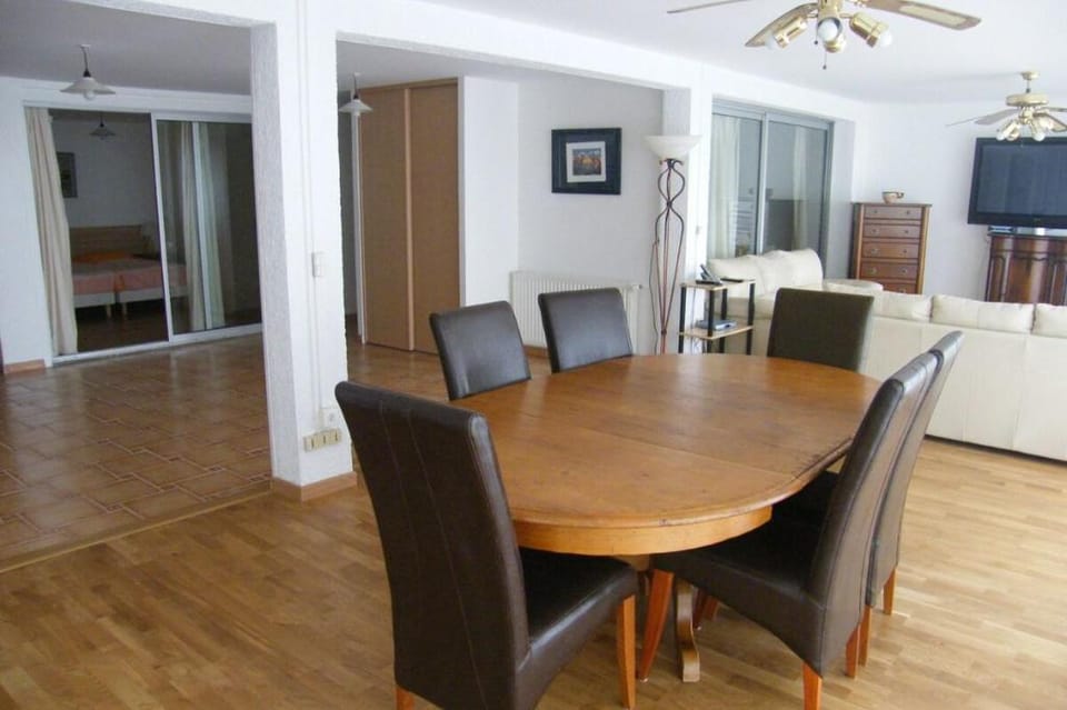Paris-Suresnes, 120m2, view on Eiffel tower, 5km Apartment in Puteaux
