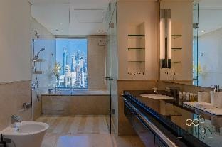 Stylish 1BR unit, Address Marina Apartment in Dubai