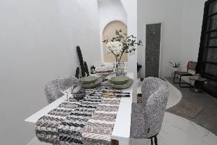 Castello white house Vacation rental in East Java