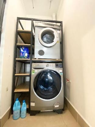 Vinhomes Skylake 3BR + 2WC / City view unipue Apartment in Laos