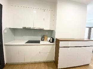Vinhomes Skylake 3BR + 2WC / City view unipue Apartment in Laos