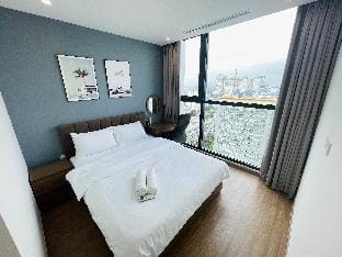 Vinhomes Skylake 2BR + 2WC / City view unique Apartment in Laos
