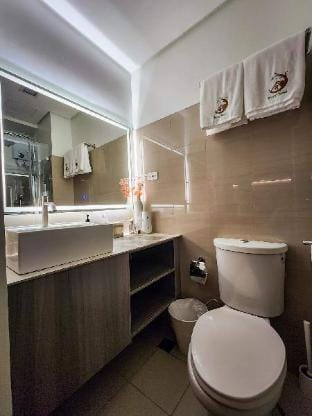 Theia Suite by YourNest @ Shore2 (Wifi+Netflix) Apartment in Pasay