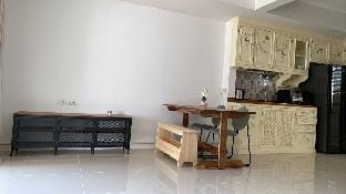 Indy2 BangnaKM 7 15m  to airport next to Ikea Mega Vacation rental in Bangkok