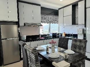 SpaciousSuite_2BR_8pax@MansionOne_Gurney/Gleneagle Apartment in George Town